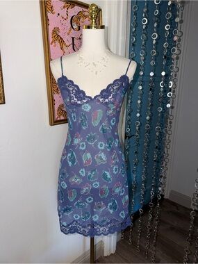 Vintage Y2K Lace-Trim Floral Chemise Slip in Purple